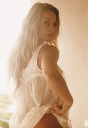 Блондинка Дани Гил показывает свое натуральное тело в соло в любительском видео Фото 10