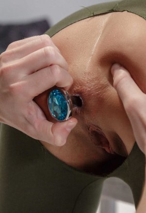 Великолепная порнозвезда Адриана Чечик получает жесткий таран в своих колготках Фото 8